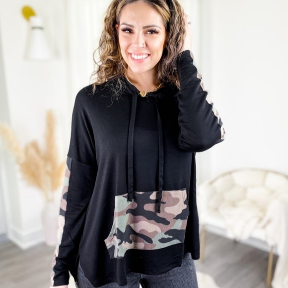 Nwt Boutique Brand lightweight camo long sleeve with hood - Picture 2 of 5